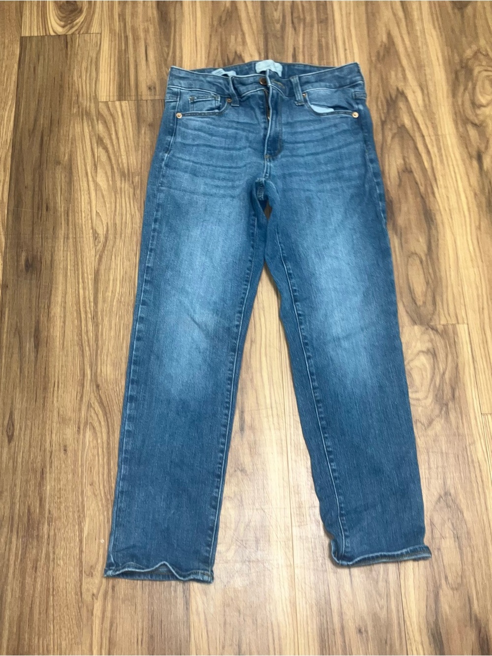 Universal Thread Women's Medium Blue Straight-Leg Jeans